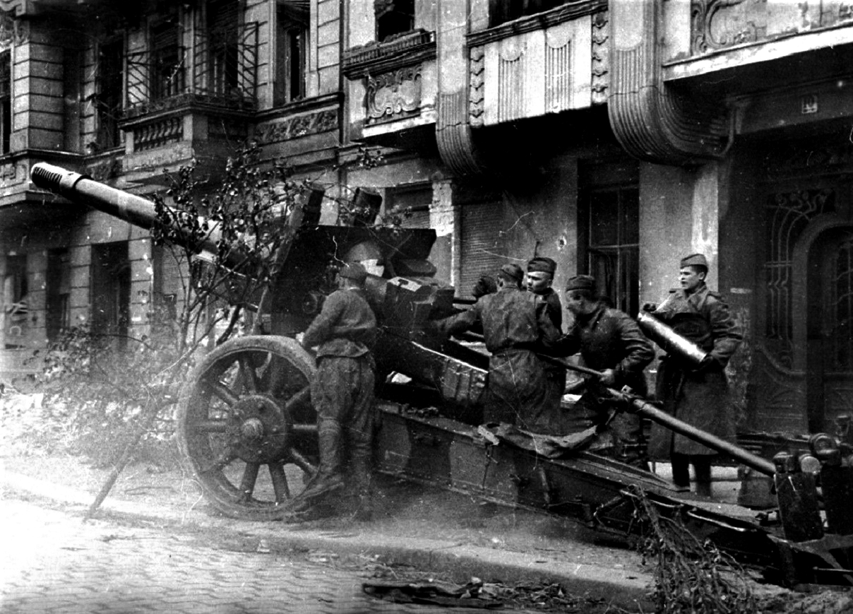 Штурм Берлина артиллерия 1945