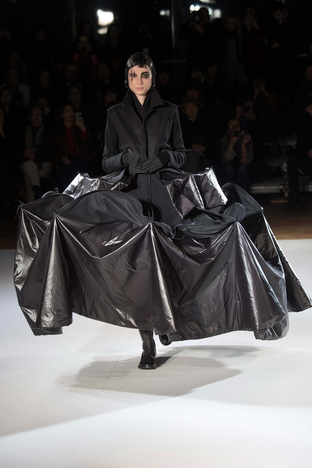 Exposition Art Blog: Avant-garde fashion designer Yohji Yamamoto