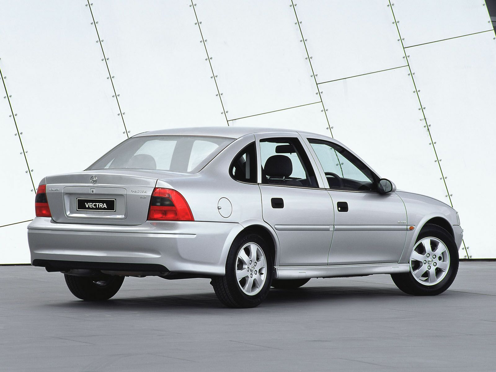 Car Pictures: Holden Vectra