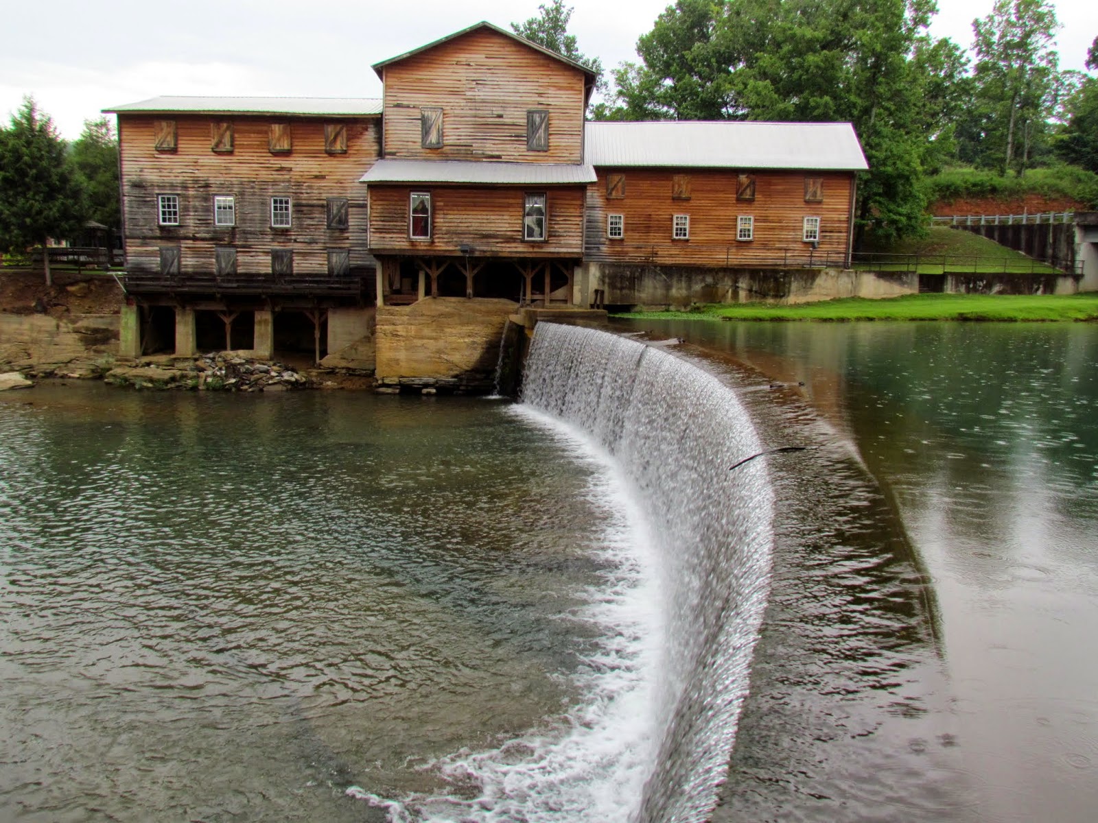 Roving Reports by Doug P 201418 Hurricane Mills and Land Between the