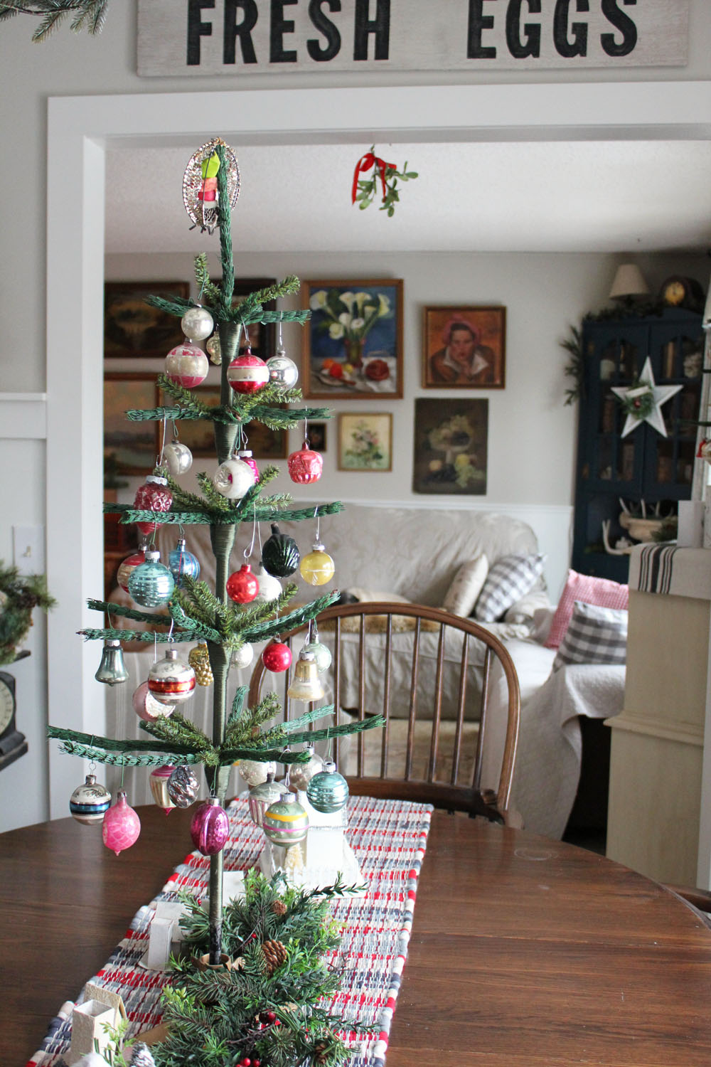 Some Christmas Decorating Ideas From Our Home...  Itsy Bits and Pieces