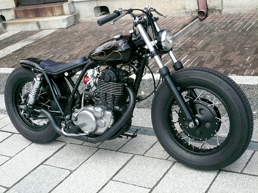Yamaha SR 400 чоппер