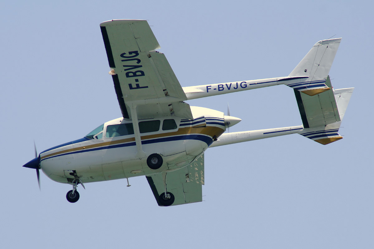 eastwings-cessna-337-d-skymaster-private-f-bvjg