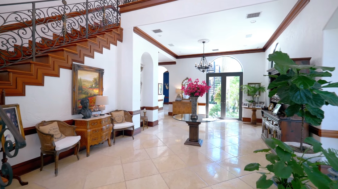 35 Interior Design Photos vs. 10401 SW 64 Ave, Pinecrest, FL Luxury Home Tour