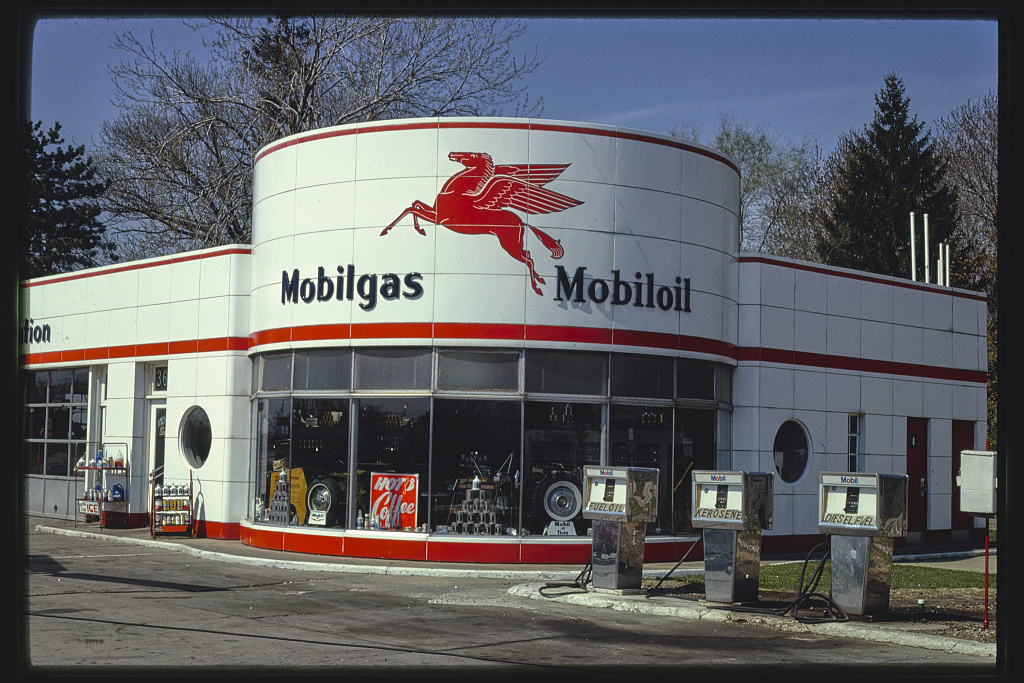 10 Classic Gas Stations