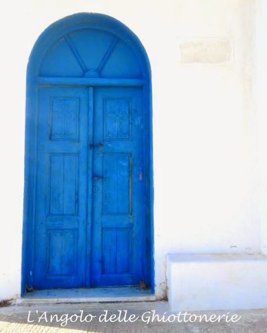karpathos: cartoline dall'olimpo, di nettare ed ambrosia. una porta blu, che dà sull'isola più bella e selvaggia del dodecaneso