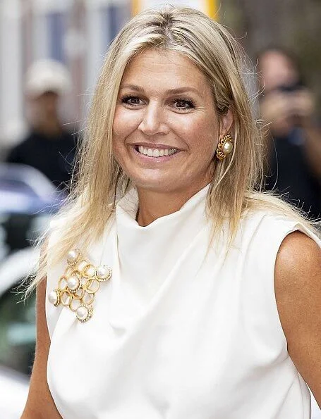 Queen Maxima wore Zara Sleeveless high-neck shirt. Maxima wore a sleeveless top by Zara. pearl earring and pearl brooch