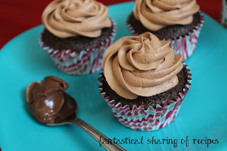 Nutella Cupcakes with Nutella Buttercream Frosting: the last #recipe for Chocolate week, these #Nutella cupcakes are rich and velvety!