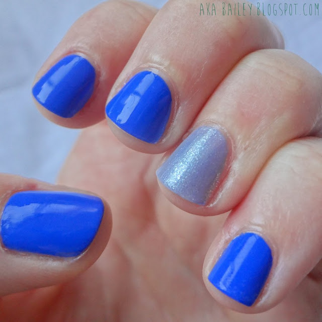 Sally Hansen Pacific Blue with Lapiz of Luxury Accent nail