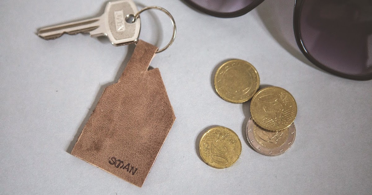 DIY: how to make a leather monogram keychain