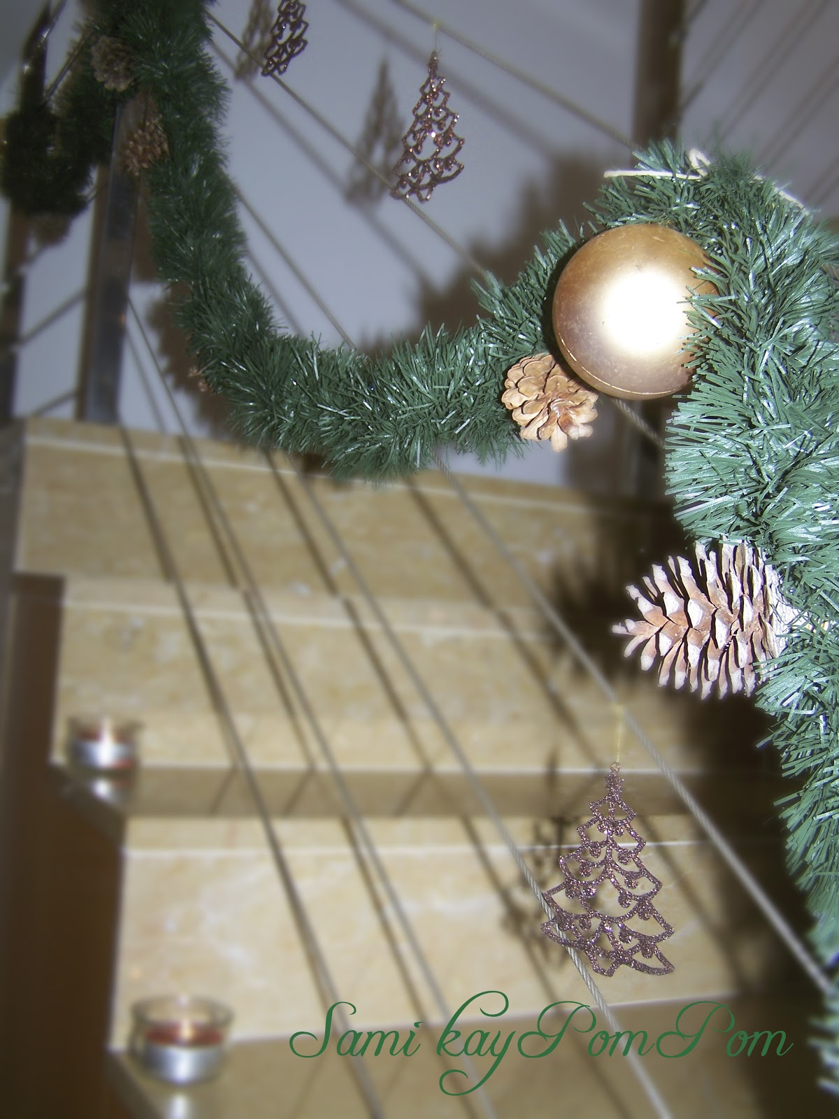 SamiKay- Estudio Creativo: DIY - Guirnalda Navideña para Escalera