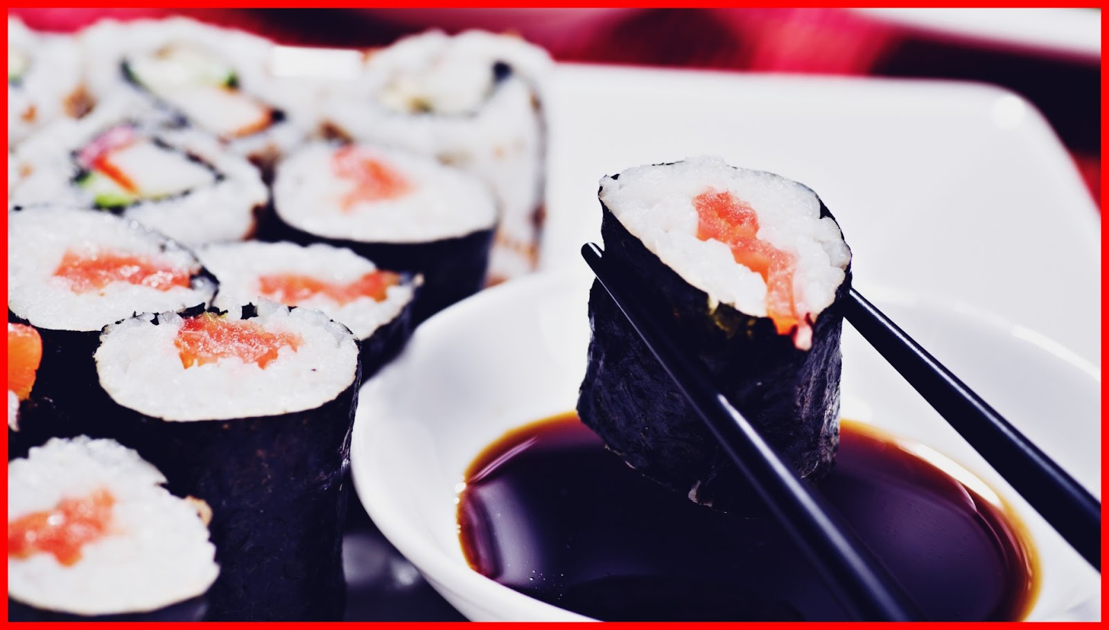 Maru Sama cultura pop e japonesa SUSHI na tigela e HASHI na mão