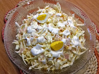 Λάχανο σαλάτα με τυριά, αλλαντικά και σως γιαουρτιού - by https://syntages-faghtwn.blogspot.gr