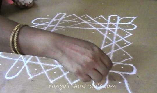 simple-kolam-with-dots-9b.jpg