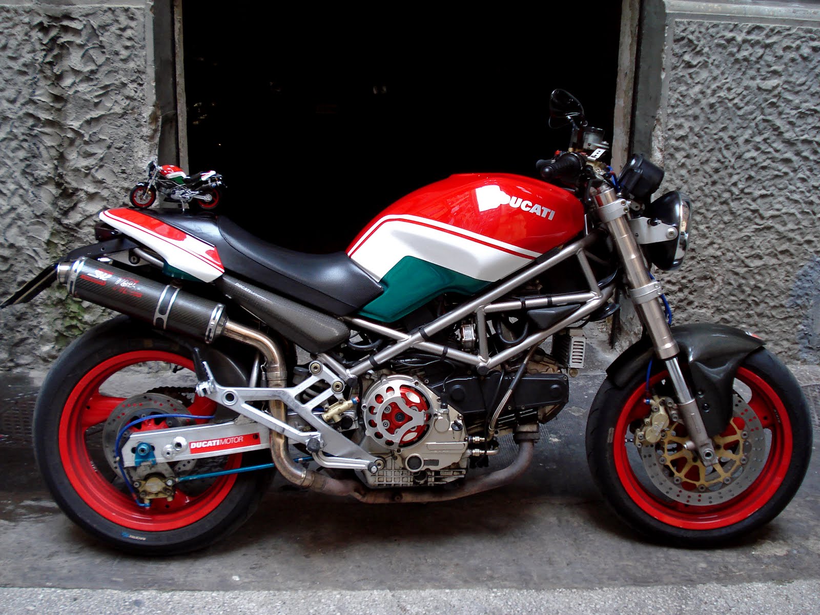 Ducati Monster 796 кастом