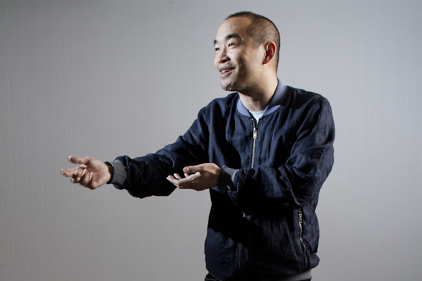 圖說明 「KKBox 應該謝謝我,讓他們可以賺了很多錢!」黃立成笑說,郭涵羚拍攝