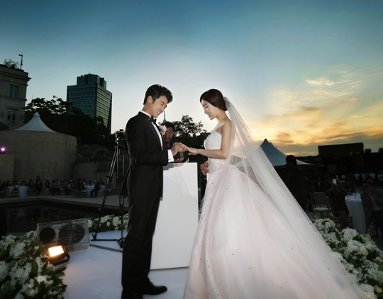 Ahn Jae Wook and Choi Hyun Joo to become parents of their first child