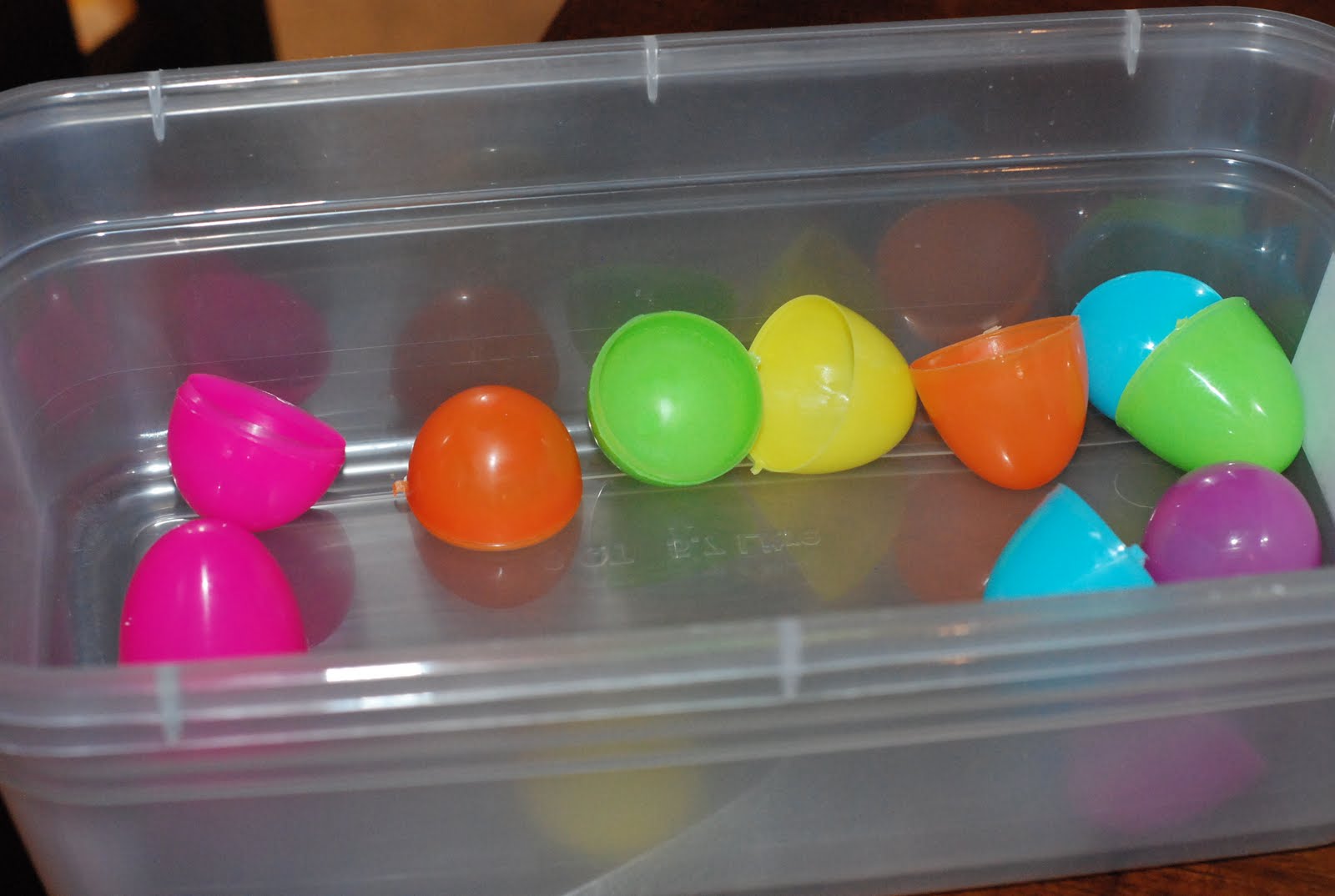 I can do that! So can you...: 1/2 dozen things to do with plastic eggs