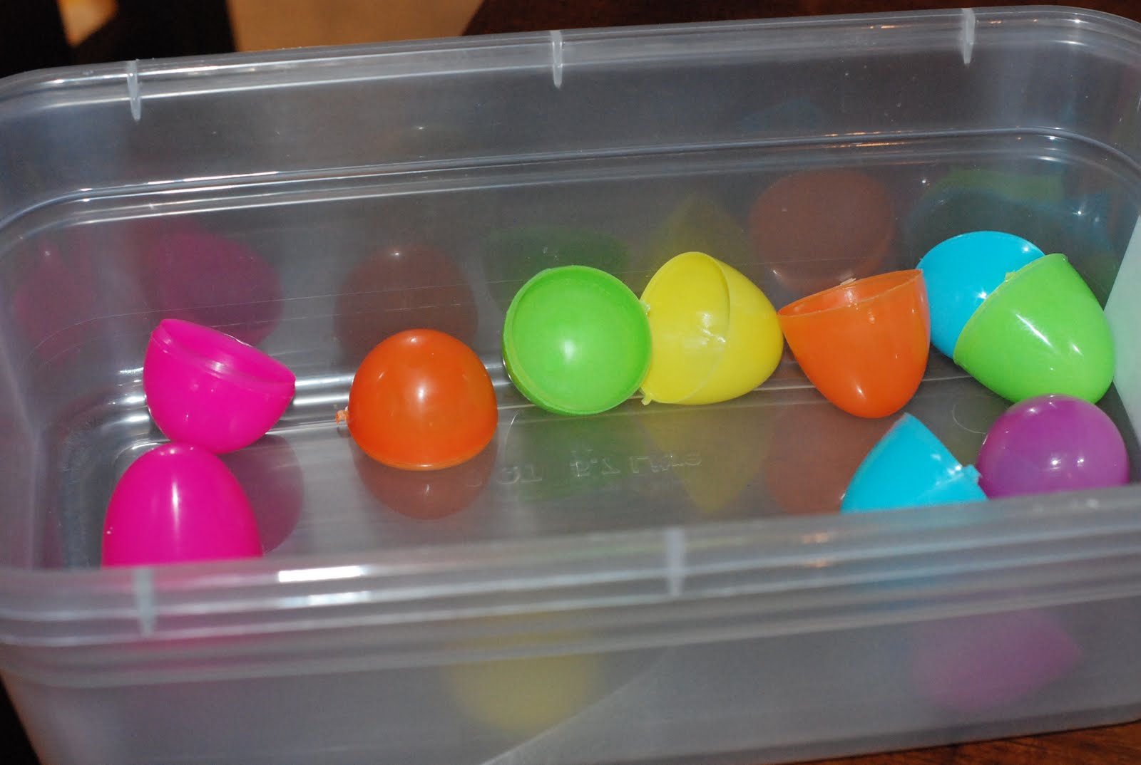 I can do that! So can you... 1/2 dozen things to do with plastic eggs