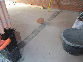 Unser Hausbau: Garage in Eigenleistung: Mauern der Zwischenwand