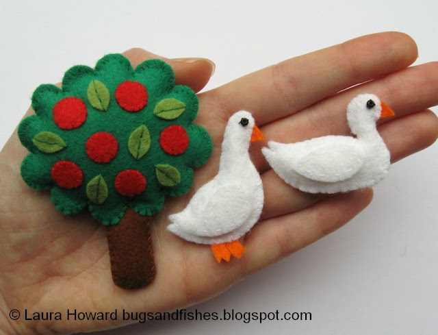 Lots of cute free felt tutorials to celebrate the publication of Super-Cute Felt Animals -- Bugs and Fishes Felt apple tree and mini felt ducks