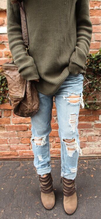 fall outfit / sweater + bag + ripped jeans + boots