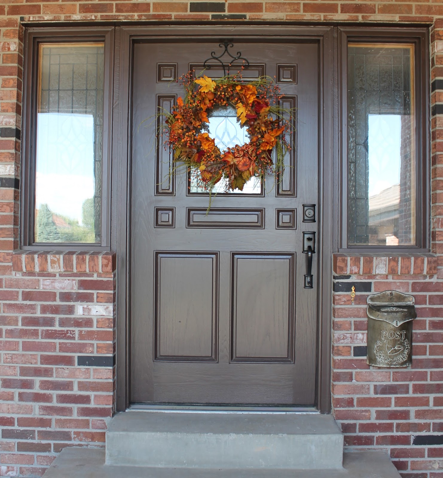 Southern Seazons: Revamping a Fall wreath and what's hidding in the cabinet