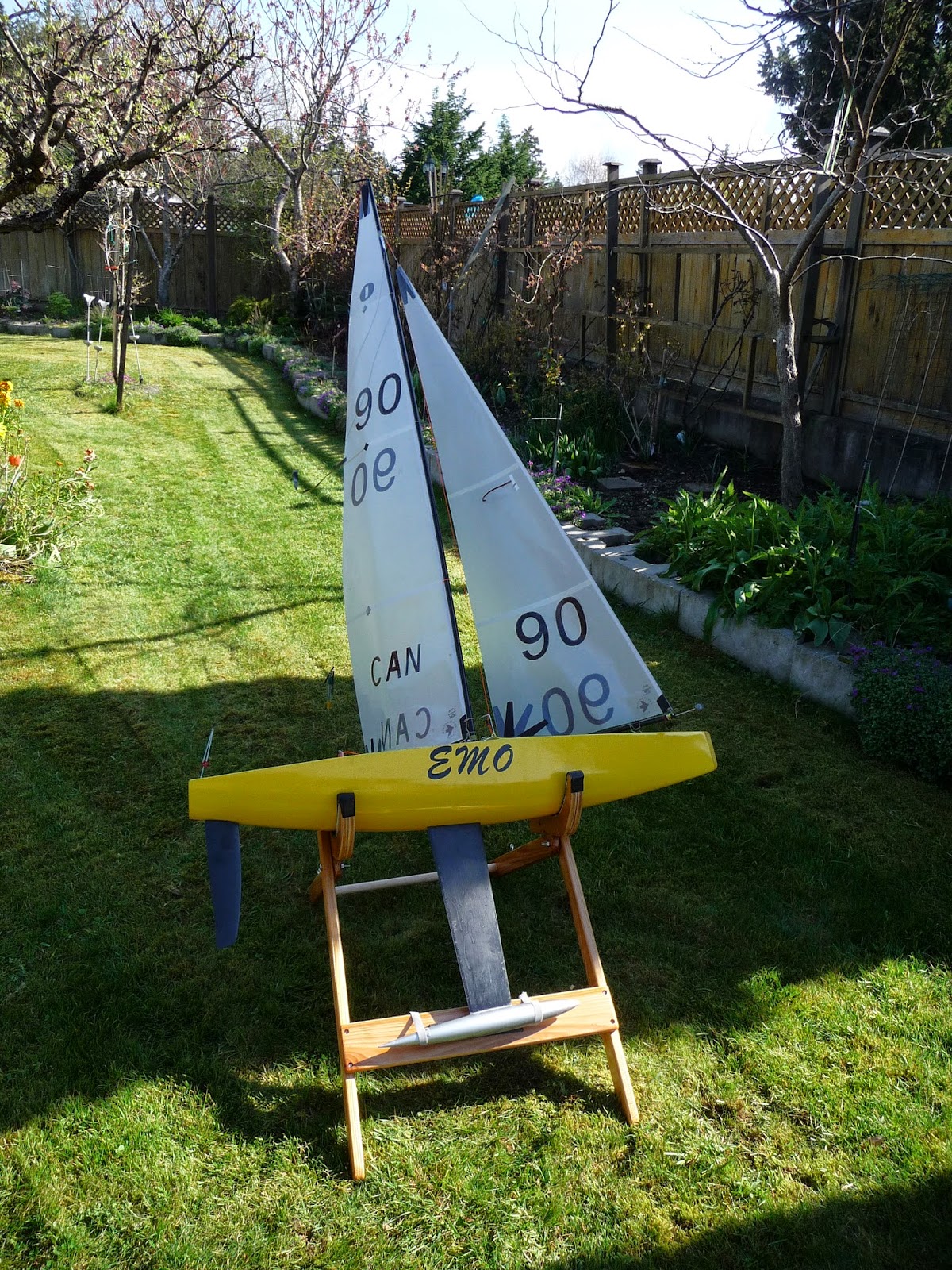 rc sailboat stand