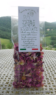 confettura di fiori, confettura di rose, gelatina di tarassaco, sali aromatici, tisane, erbe secche, lavanda, rose, ghirlande.