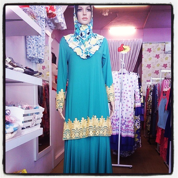 Butik Qaireen Baju Kurung Lace Murah Hijau zamrud SOLD OUT 