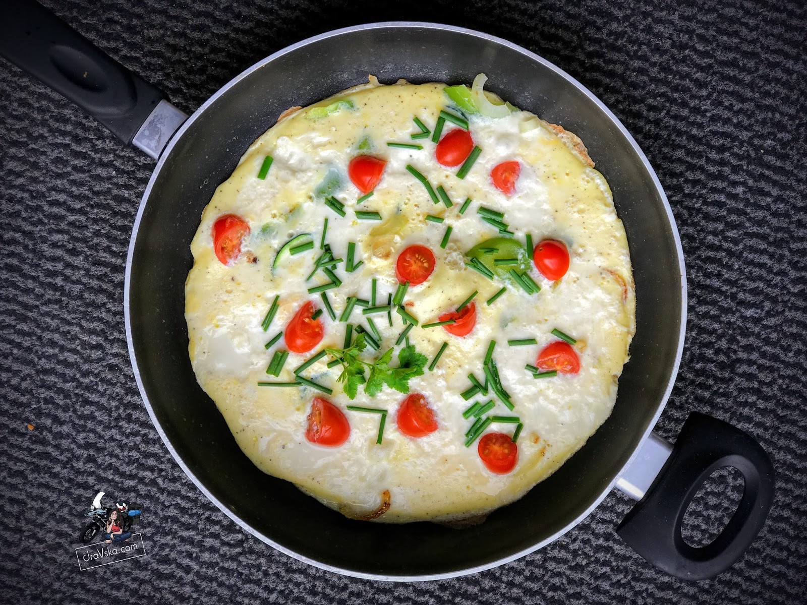 Śniadanie MISTRZÓW - FIT omlet na cukinii z mozzarellą