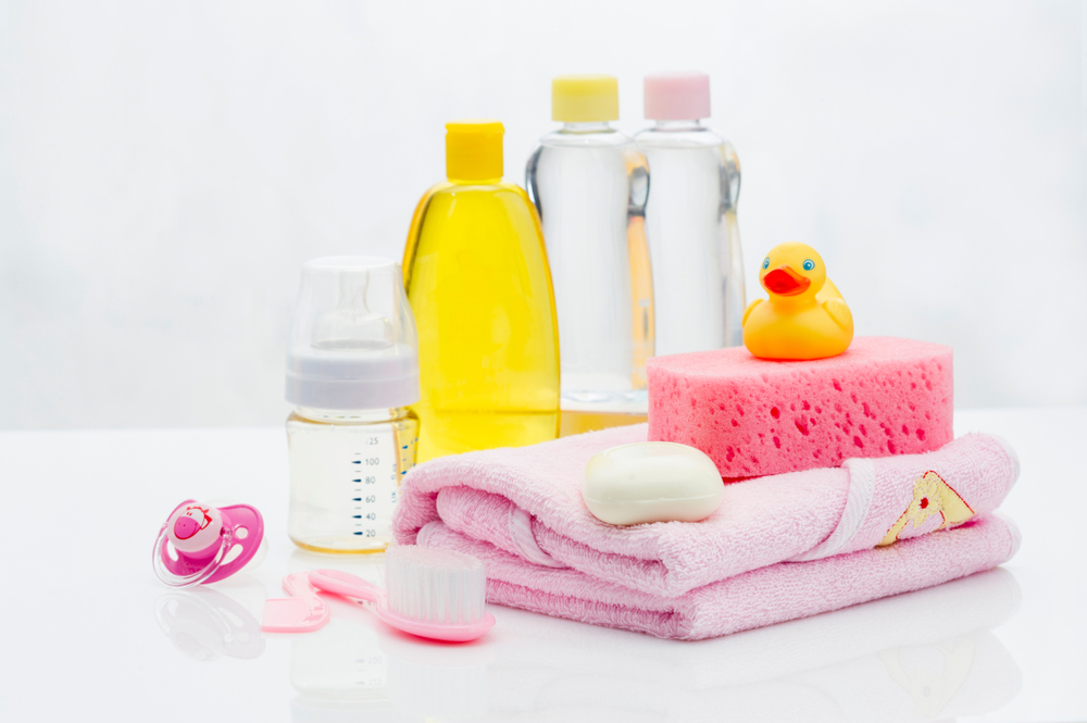 Siapkan peralatan mandi bayi