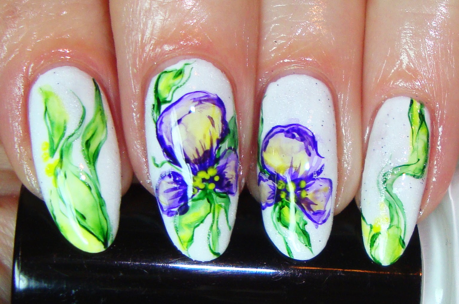 маникюр акриловыми красками. маникюр акрилов красками. роспись на ногтях. маникюр акварельными красками. красивый маникюр с акриловыми красками.