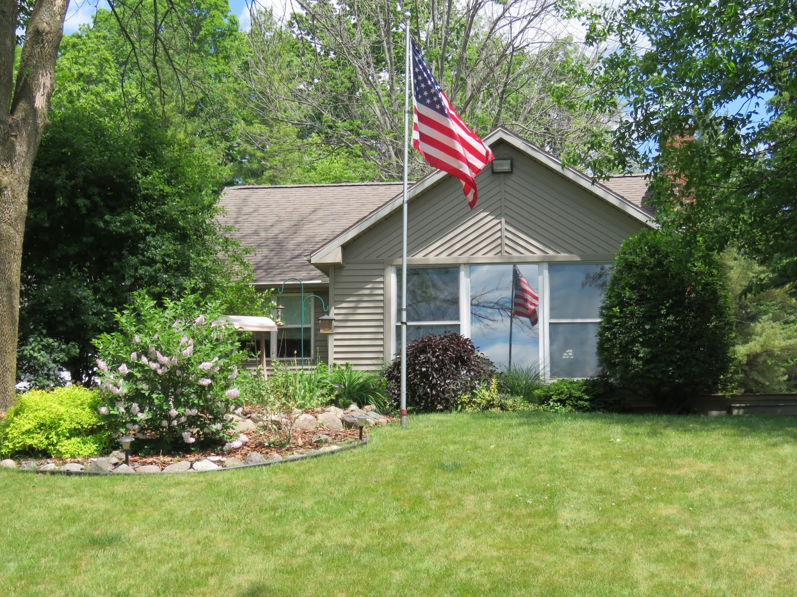 Wixom Lake Home for Sale! 833 Quillette Drive Beaverton