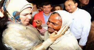 Di Aceh, Ibu Negara Turki Menangis, sedang Ibu Negara Indonesia Dimana ??