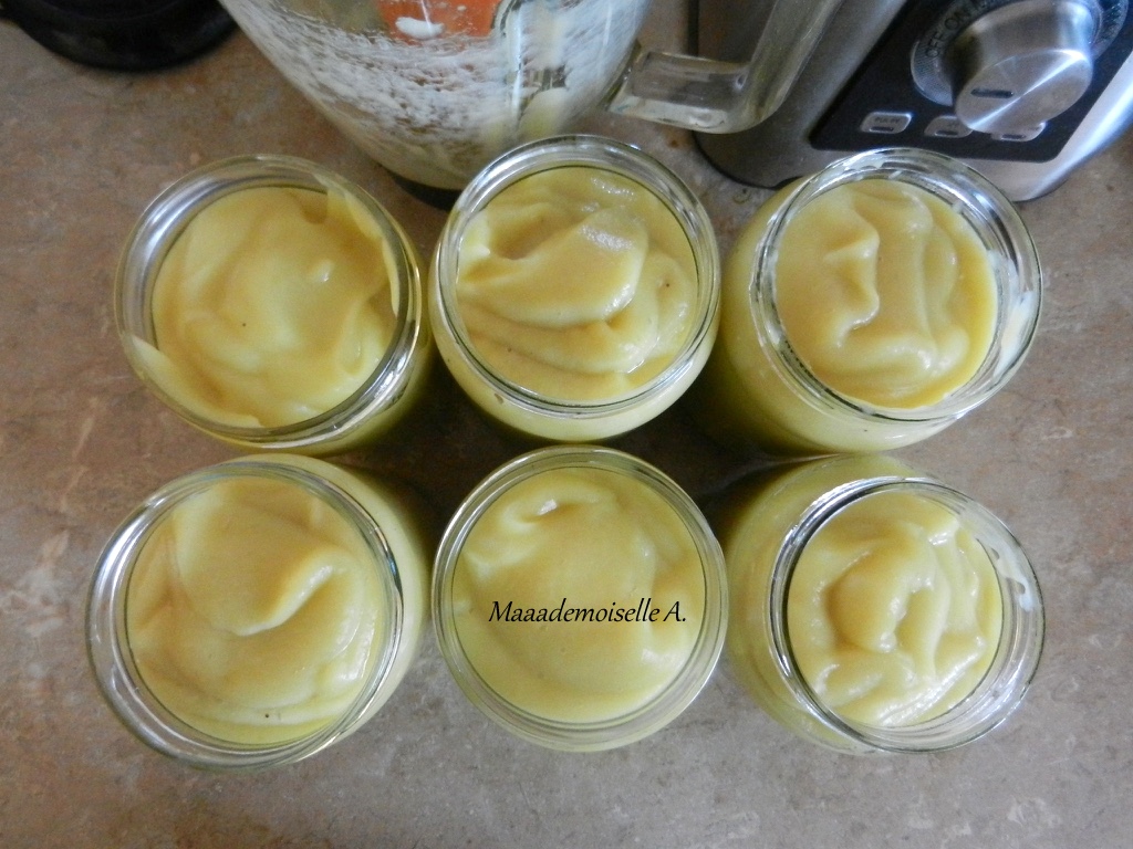 Maaademoiselle A. Compote de pomme nature, tout simplement