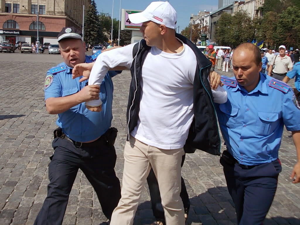 военные в администрации харькова. ночной харьков 2021. харьков контроль. дмитрий кравченко харьковский дворик. харьков контроль.