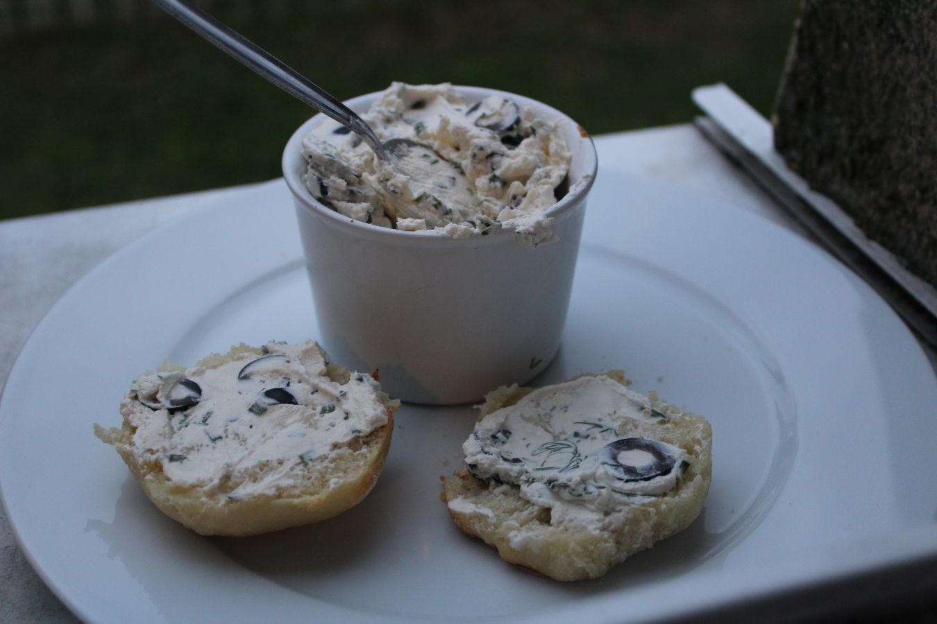 Frischkäse mit schwarzen Oliven – glatzkoch.de