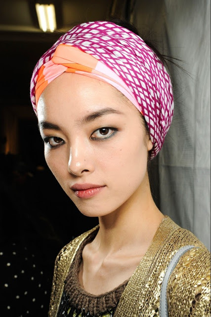 LATEST FASHION & STYLES AROUND THE WORLD: The Headscarf Fashion Trends.