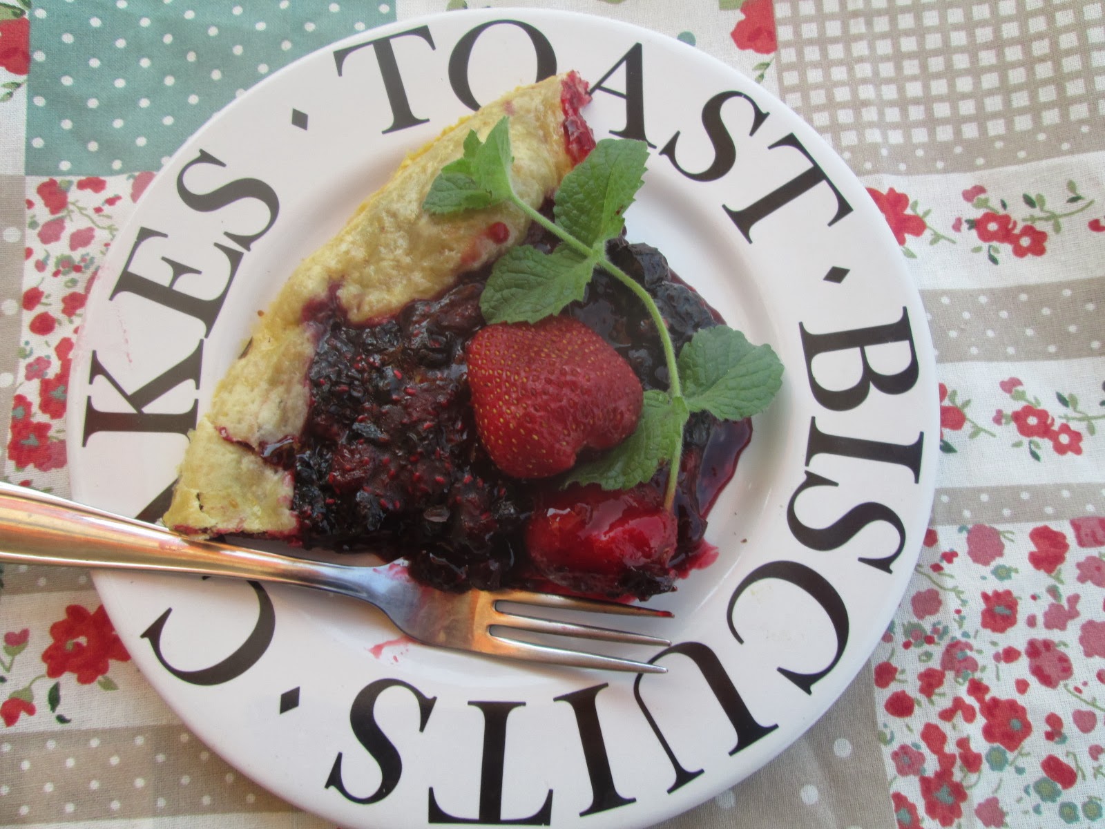 Canela kitchen (gloria) Mixed berries galette