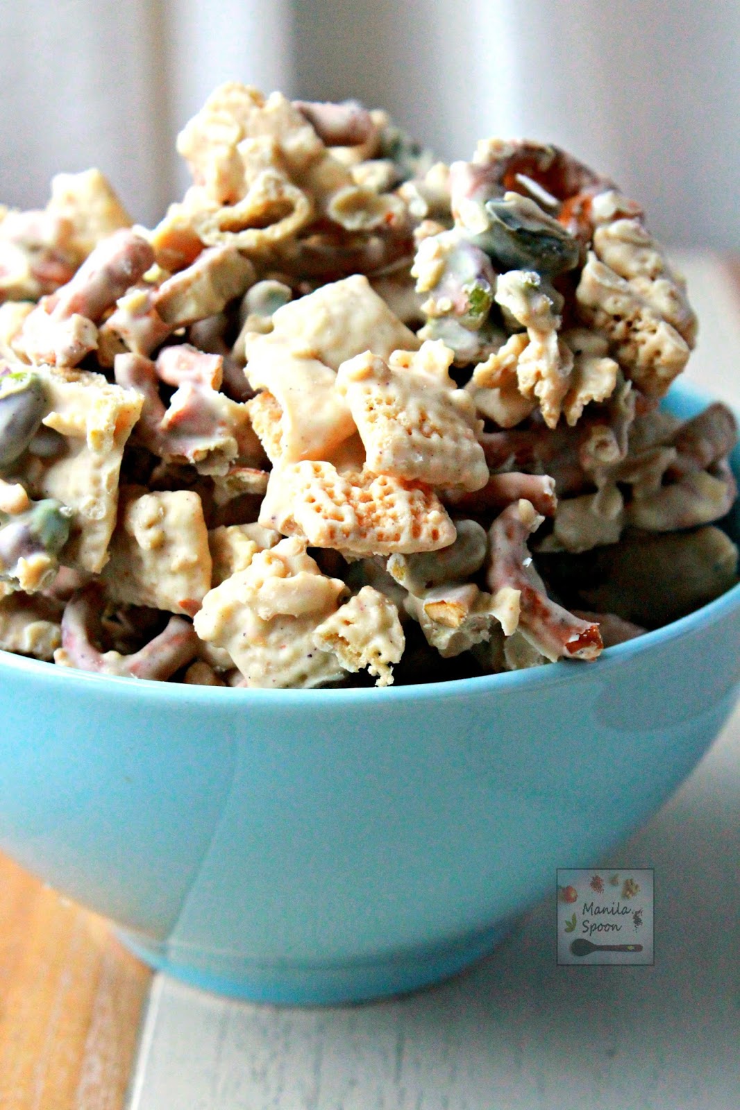 So deliciously good and highly addictive!! Chex cereal, chopped pretzels and pistachios smothered in white chocolate and subtly spiced with Nutmeg or Cinnamon - this White Chocolate Chex Party Mix is the ultimate party snack! NO BAKE!