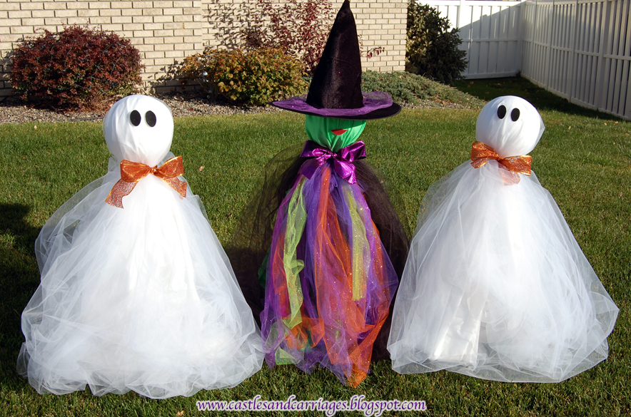 DIY Tomato Cage Witch & Ghosts