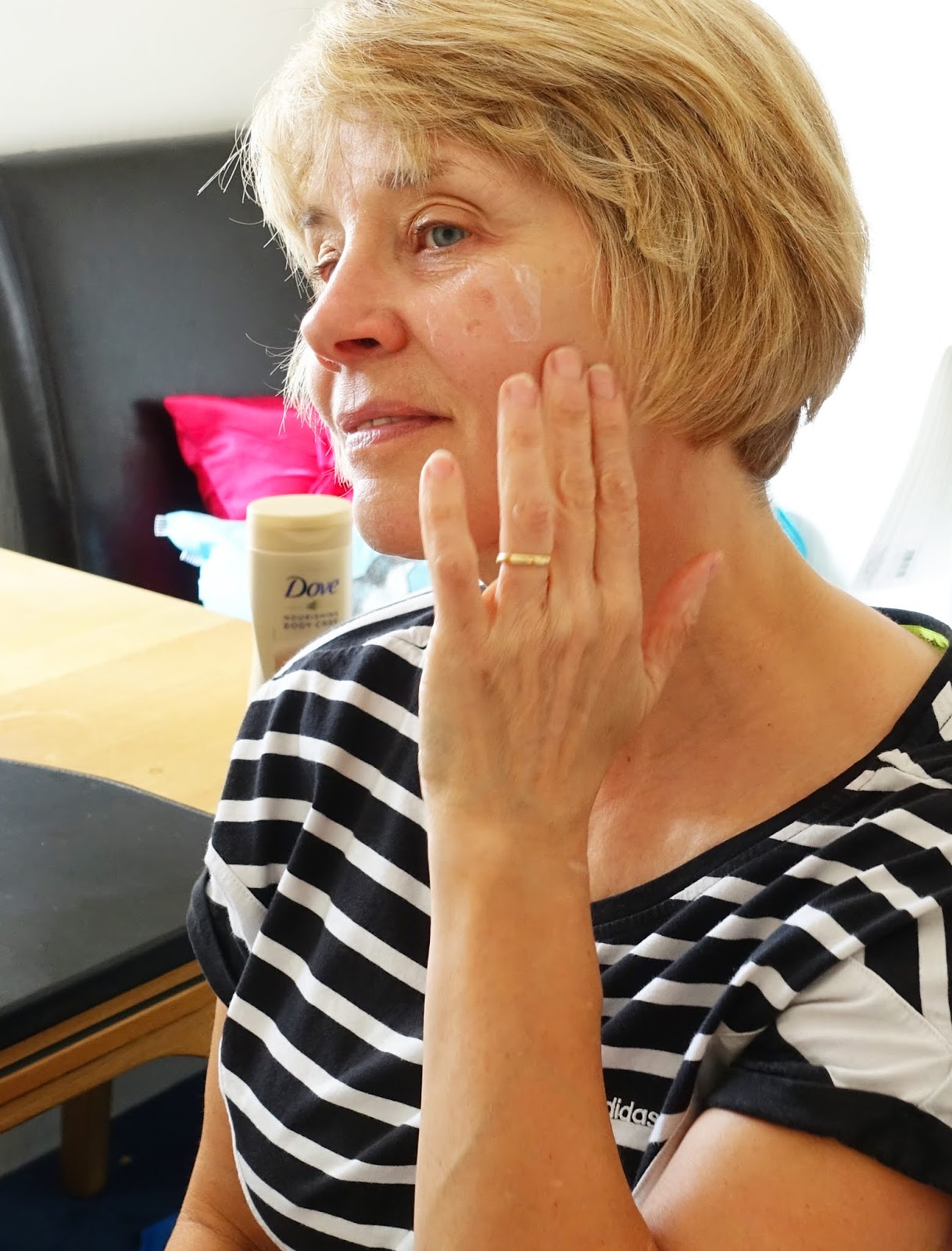 applying dove gradual tan