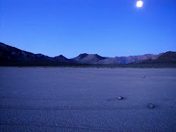 Luna en el desierto de California