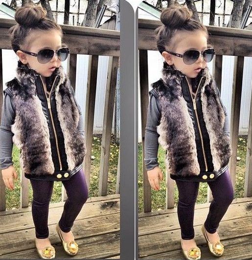 Mini fashion-bloggers redefining fashion statement. I cute little fashionable girls