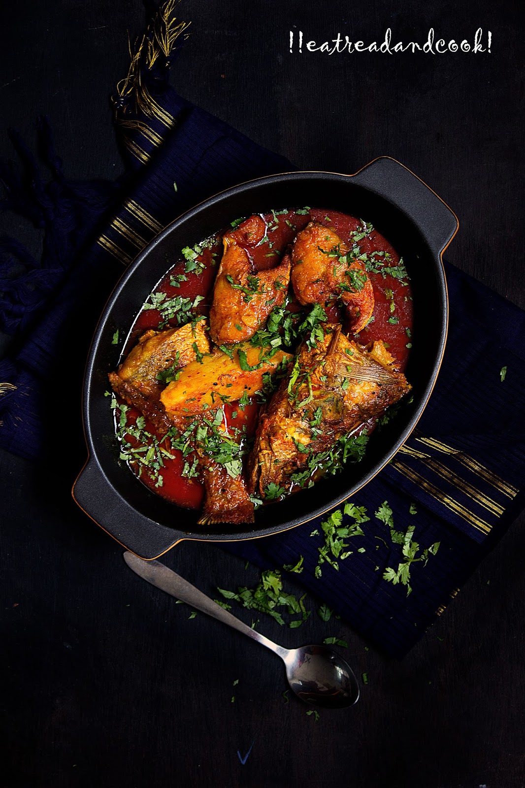 Kalo Jeera die Macher Jhal / Bengali Spicy Fish Curry with Nigella Seeds