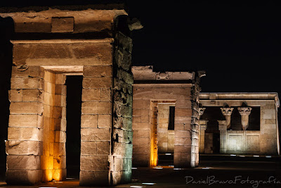 Templo de Debod iluminado por la noche