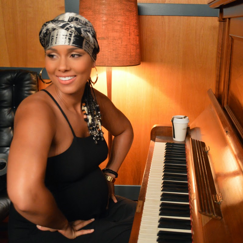 Last night, Alicia Keys and her consistent piano visited Jimmy Fallon to de...