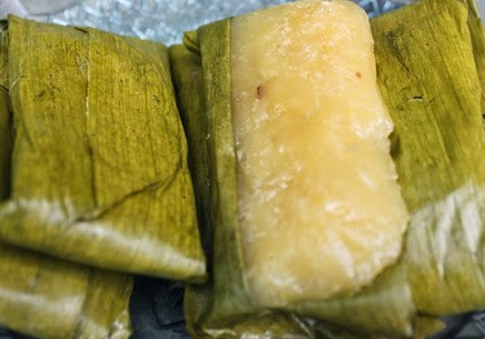 Surinaams eten!: Dokoen of dokun: Surinaamse lekkernij van cassave met  kokos in bananenblad