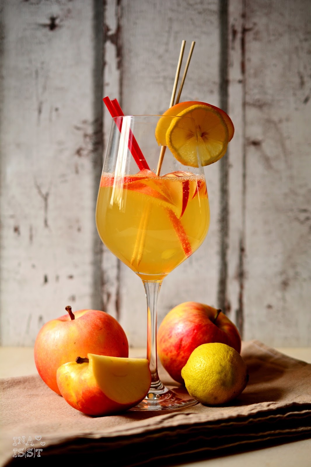 Ina Is(s)t: Autumn Fizz - Herbstlicher Apfel-Cocktail